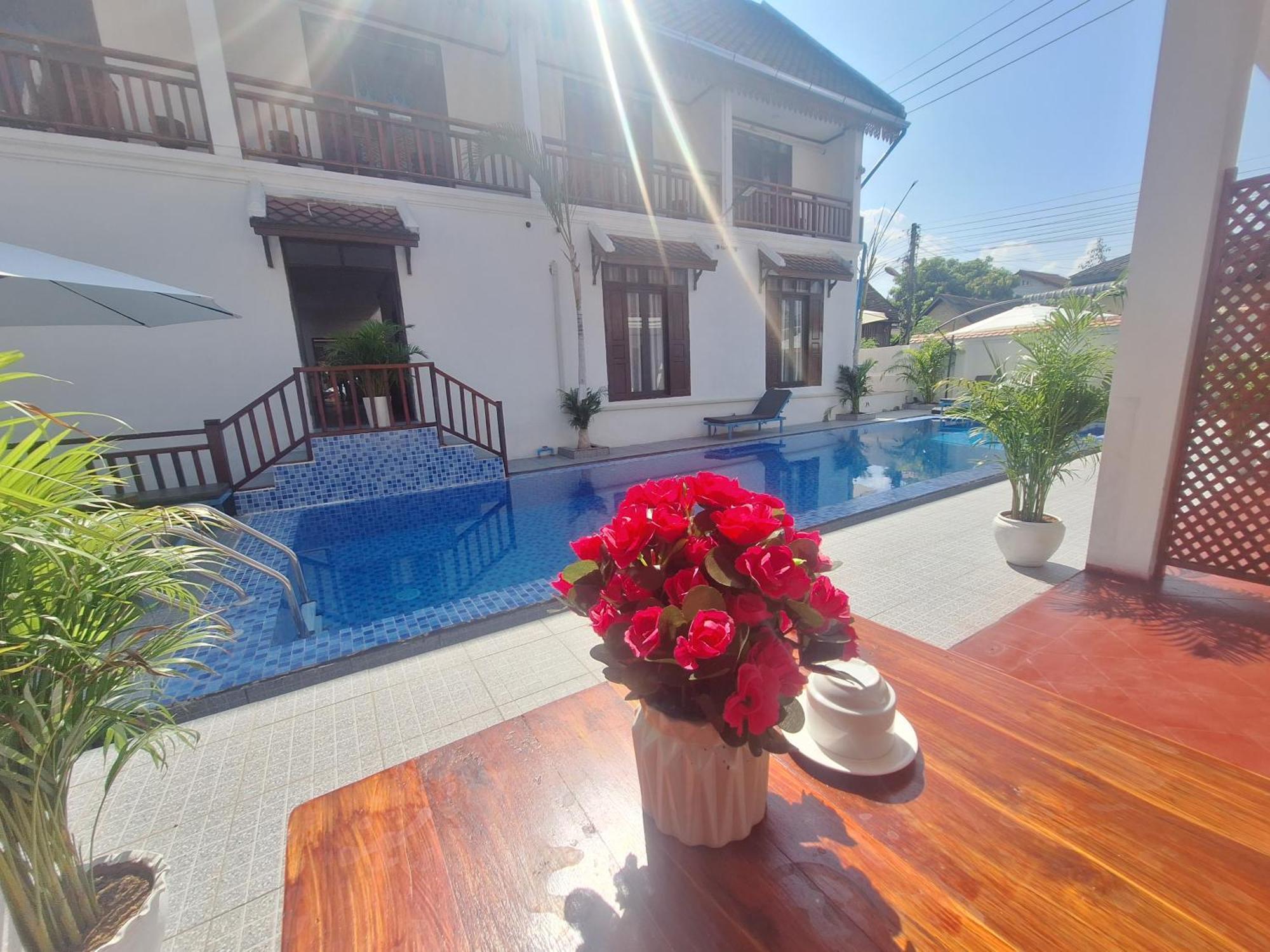 Luang Prabang Pavilion Hotel & Travel Buitenkant foto